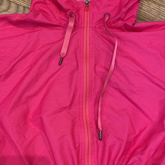 Lululemon hot pink long sleeve hooded cropped zip front  Barbiecore workout - Picture 9 of 14